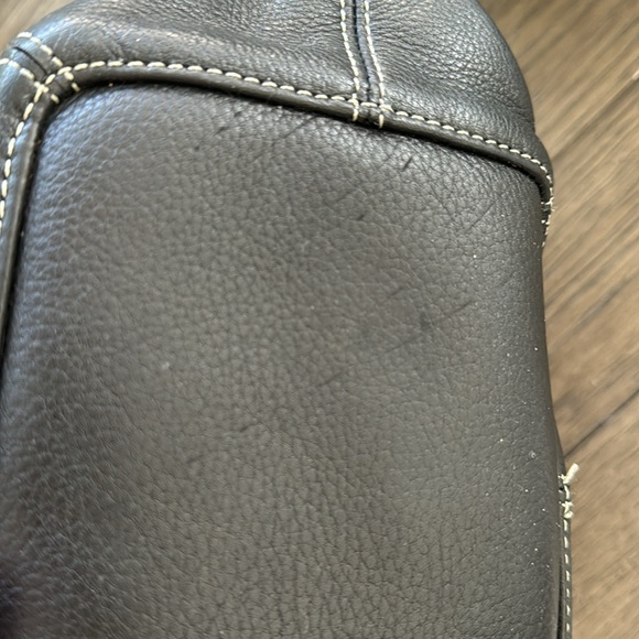 Tig & Co. black leather bucket bag w/white stitching & silver matte hardware - Picture 8 of 8